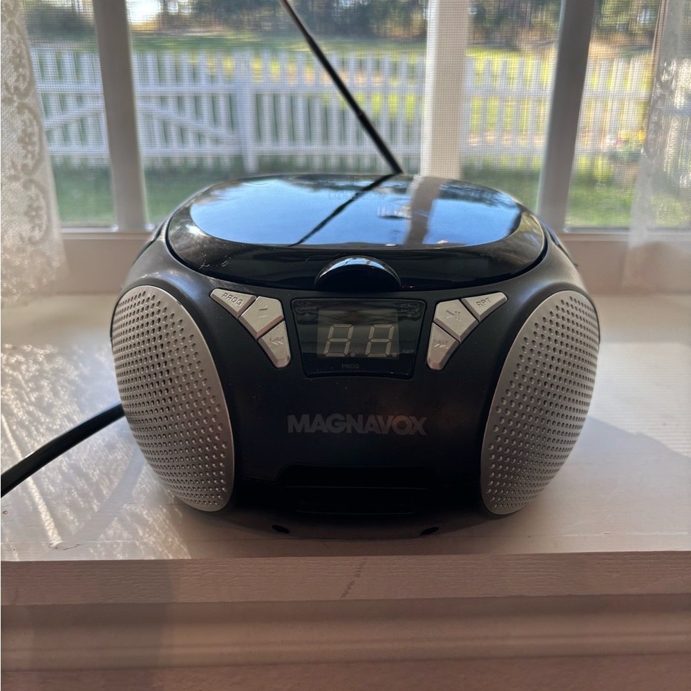 Magnavox AM FM Radio and Disc Player
